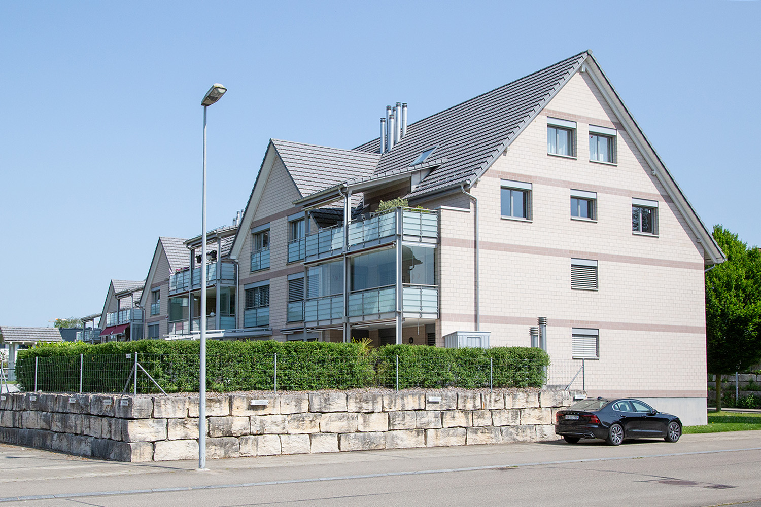 Drei Mehrfamilienhäuser in der Grafschaft Niederglatt durch STR Straubinger Architekten AG Niederglatt Zürich